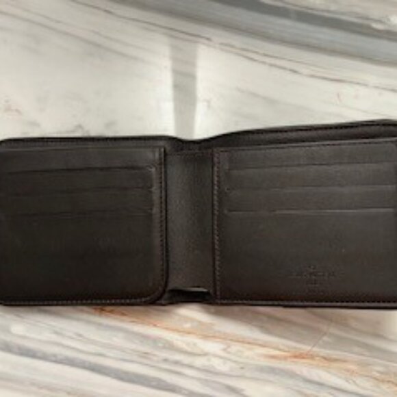 Louis Vuitton Wallet - Picture 6 of 6